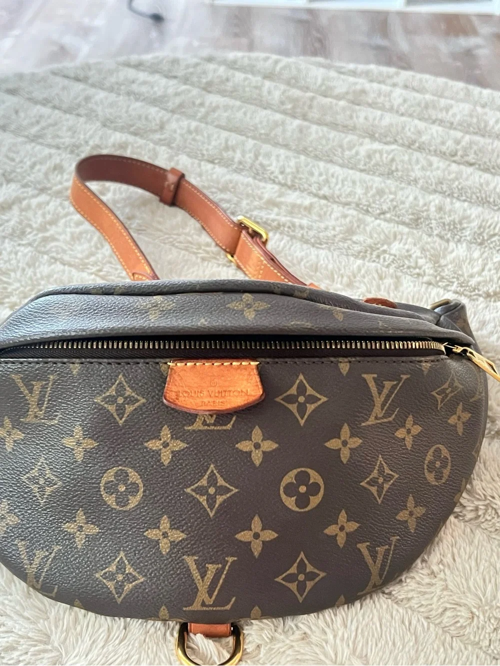 Louis Vuitton Monogram Canvas Crossbody Bag in Brown with Tan Trim - Picture 9 of 12